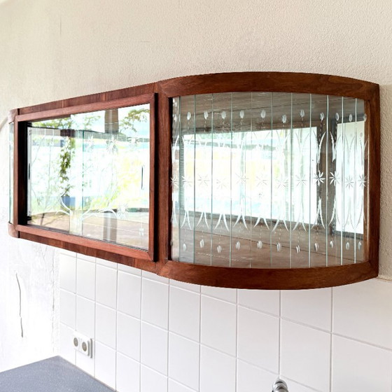 Image 1 of Art-deco stijl hangvitrine met bloemgravure