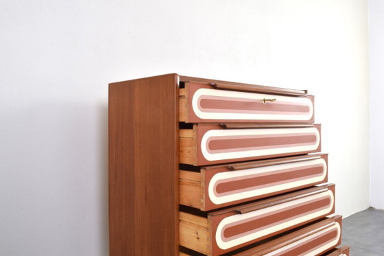 Cómoda de teca pintada a mano con estilo Op Art de mediados de siglo, década de 1960. – Wood (photo 12 of 17)