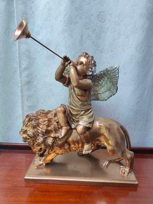 Image 1 of Sculpture Putti sur Lion d'or. Très belle