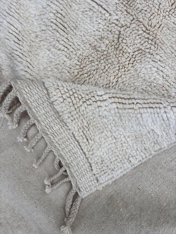 Image 1 of Modern Moroccan Beni Ouarain Wool Rug – 200x290 cm (6.5x9.5 ft) – Handmade Natural Cream Geometric Rug