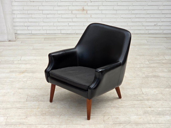Image 1 of Anni '70, poltrona danese, similpelle, gambe in legno di teak.