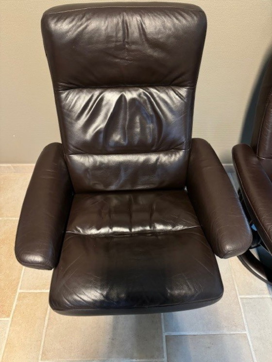 Image 1 of Due graziose poltrone antistress con poggiapiedi.