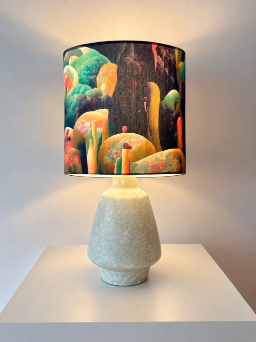 Stilvolle Mid Century Tischleuchte aus original 70er Jahre Vase