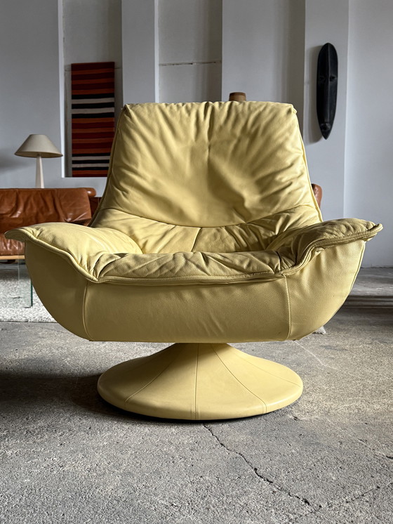 Image 1 of SEDIA GIREVOLE TULIP IN PELLE GIALLA SEDIA SPACE AGE