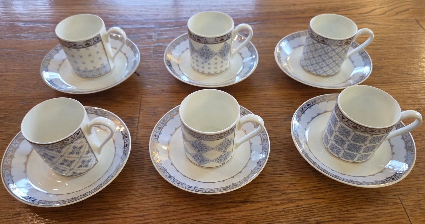 Villeroy and Boch Azurea, Classic Collection | €700 | Whoppah