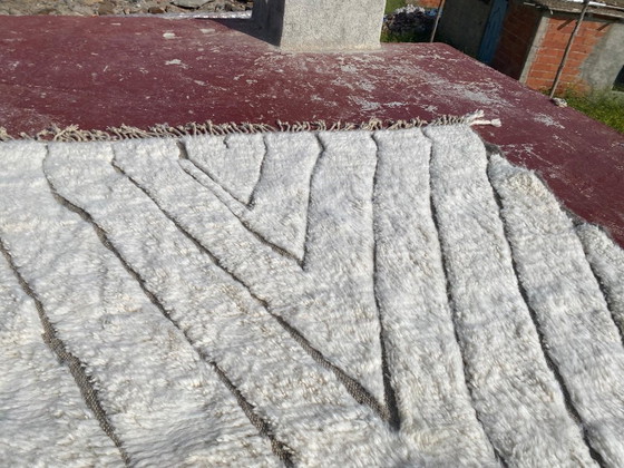 Image 1 of Minimalistisch Beni Ouarain tapijt 300x200 cm – Handgemaakt Marokkaans wollen tapijt – Ivoor Berber geometrisch design