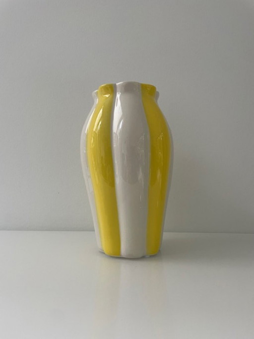 Playful ceramic vase with yellow and white pattern