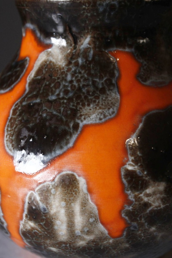 Image 1 of Jérôme Massier en Vallauris - Jarrón esmaltado en naranja y negro, Francia, siglo XX