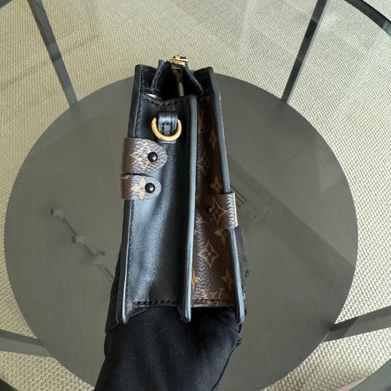 Image 1 of LOUIS VUITTON MARELLE GOUD MIEL EPI LEREN MONOGRAM ZAKJE