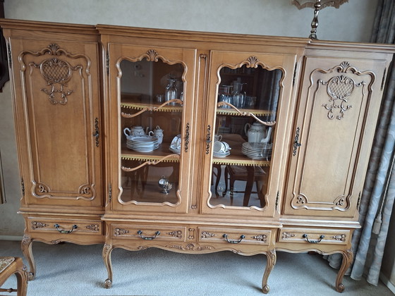 Image 1 of Bellissimi mobili in stile Queen Anne; credenza, mobile bar, tavolo da pranzo con 6 sedie