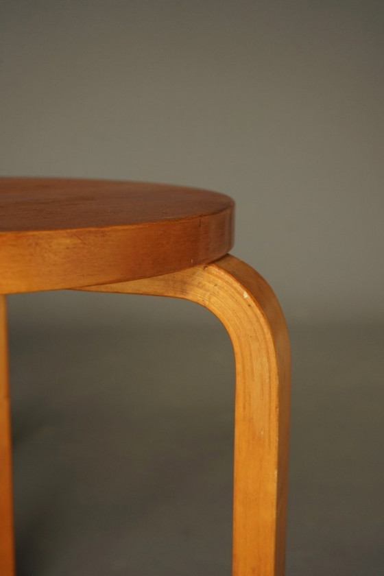 Image 1 of Set van 6 krukken model 60 van Alvar Aalto voor Artek Finland, jaren 1940.