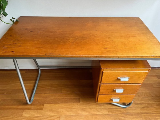 Image 1 of Bureau industriel vintage de style Bauhaus