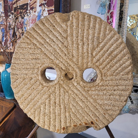 Image 1 of Kastilischer Mühlstein, Granit und Eisenfuß, f. 18. 18. Jahrhundert - Kastilien und León, Spanien