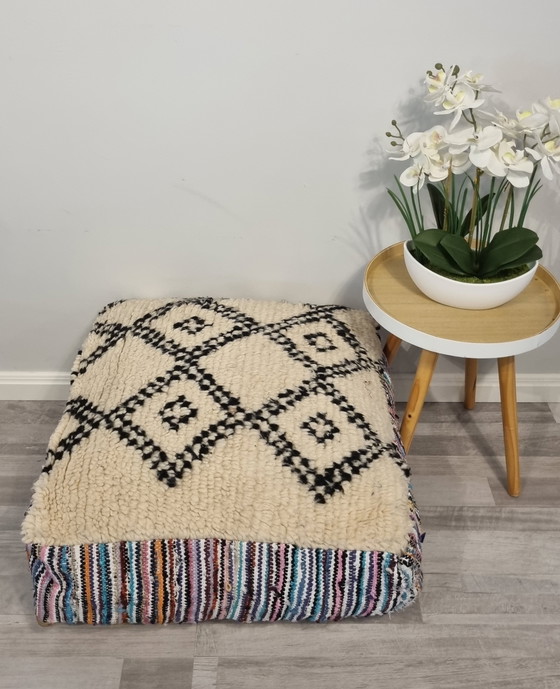 Image 1 of Tabouret marocain vintage, coussin de siège en berbère