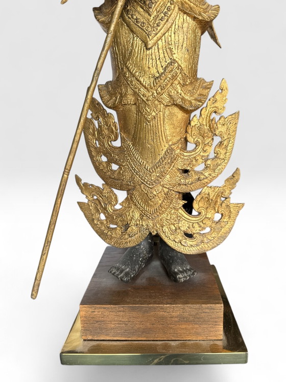 Image 1 of Dekorative, figürliche Tischleuchte in Bronzeoptik

