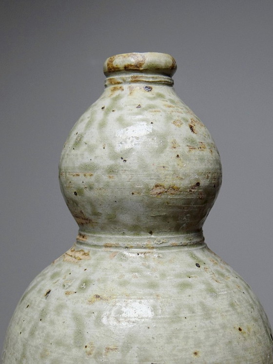 Image 1 of Kleine dubbelwandige Japanse keramische sakefles van Iga, vintage/oude collectie