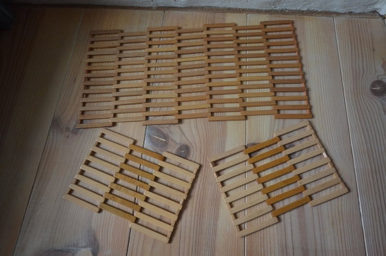 Image 1 of Vintage houten onderzetter, opvouwbaar