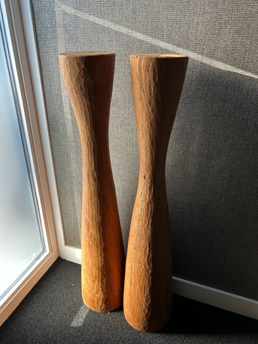 Columnas de madera talladas a mano