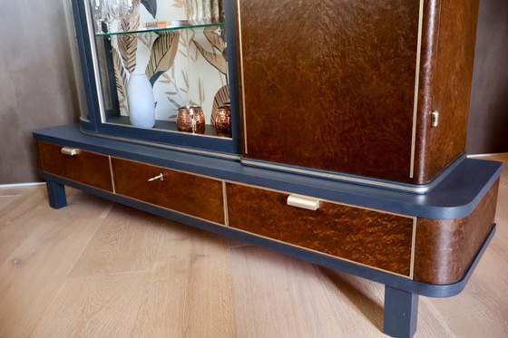 Image 1 of Mobile Art Déco con vetrina in vetro curvo – Restaurato, impiallacciatura in radica, illuminazione