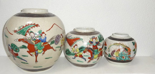 Aziatische craquelé vazen met krijgersdecoratie, set van 3