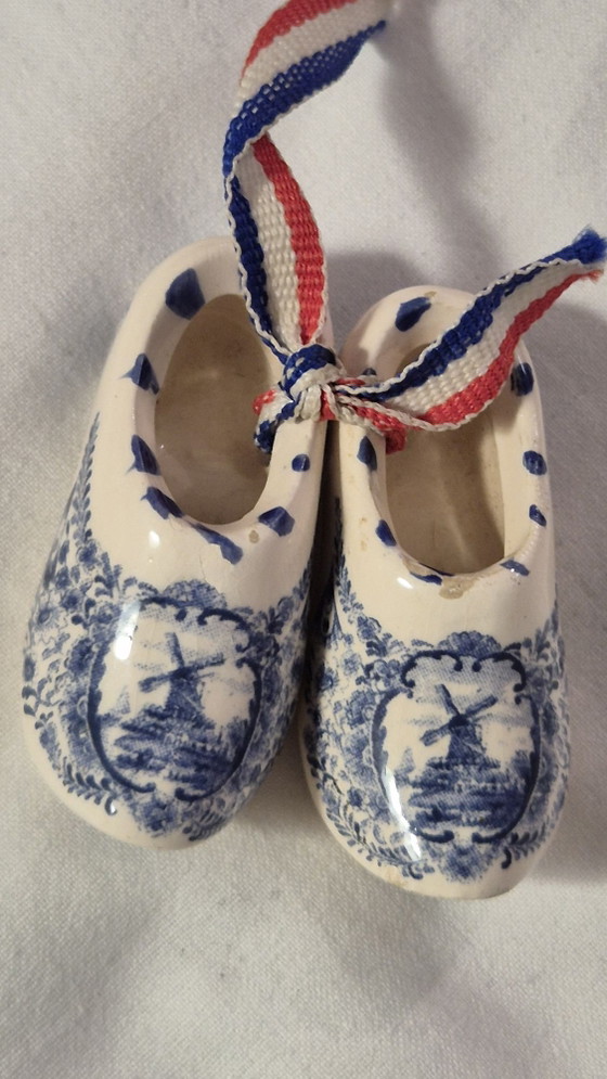 Charming Pair of Decorative Dutch Clogs – Delft Blue – Decorative Objects, Ceramic (photo 3 of 6)