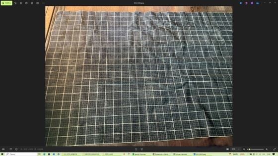 Image 1 of Tapis en peau de vache sur mesure, motif vache T40 à support carré | 200 × 300 cm