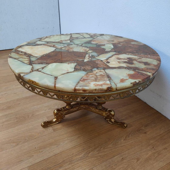 Round Vintage Regency Coffee Table with Marble Onyx Top 89cm – Brass (photo 4 of 10)