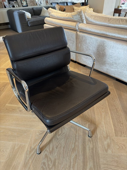 1x Fauteuil Vitra Soft Pad EA 231 1x Fauteuil Vitra Soft Pad EA 231 1 24