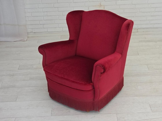 Image 1 of 1960s, fauteuil danois, velours rouge, pieds en hêtre.