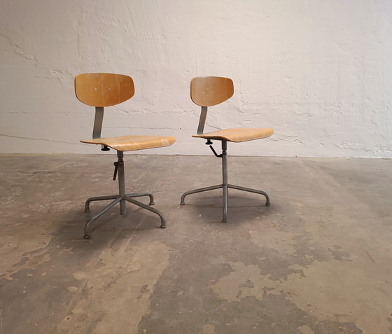 Image 1 of 2 x Stella vintage industriële draaistoelen