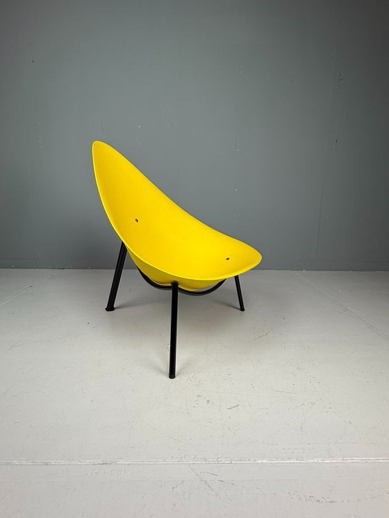 Image 1 of Fauteuil lounge trépied en fibre de verre jaune Ed Merat, France, 1956
