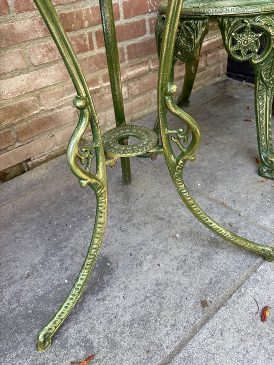 Image 1 of Antikes Bistro-Set aus Gusseisen – 2 Stühle und Tisch
