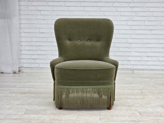 Image 1 of Scandinavische fauteuil uit de jaren 60, groene meubelvelours, poten van eikenhout.