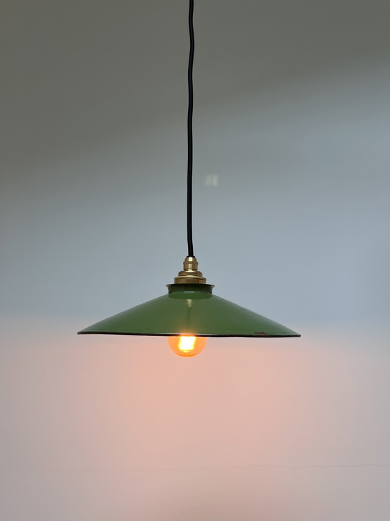 Image 1 of Due lampade a sospensione vintage in smalto verde.