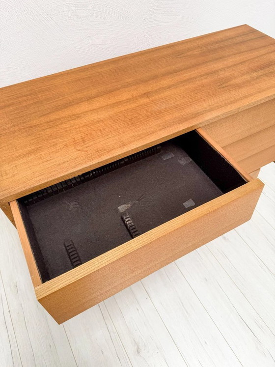 Image 1 of Vintage Duitse notenhouten commode, minimalistische dressoir in mid-century modern stijl, jaren 1950