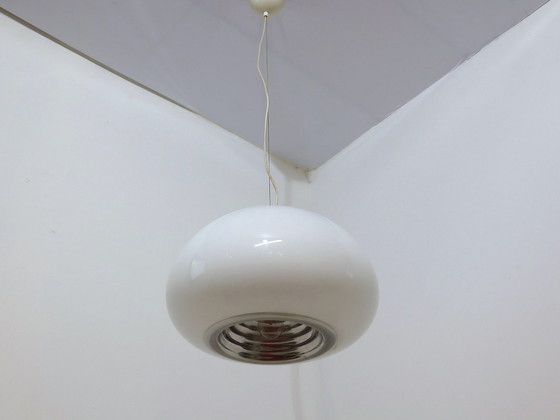 Image 1 of Lampada a sospensione vintage in vetro bianco e nero, Flos 1965