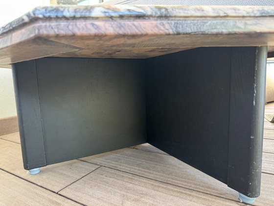 Image 1 of Tavolo in marmo con base in legno - forma esagonale