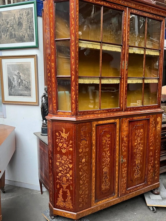 Renaissance display case. Dutch marquetry with floral motifs. – Display cabinets, Wood (photo 3 of 8)