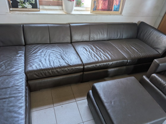 Image 1 of Conjunto de sofá seccional de cuero de diseño W. Schillig con sillón y otomana con espacio de almacenamiento.
