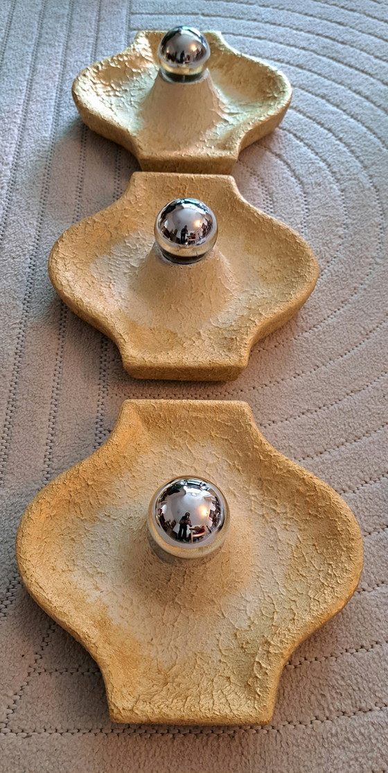 Exceptional 1970s Vintage Sculptural Wall Light With A Highly Distinctive Organic Relief Design. – Ceramic (photo 9 of 10)