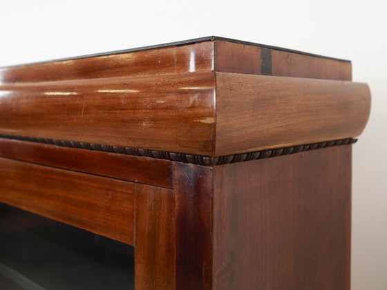 Image 1 of Notenhouten vitrinekast, Deens design, jaren 60, gemaakt in Denemarken.