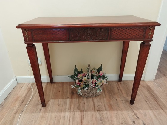 Image 1 of Eingangstisch aus Holz mit Details