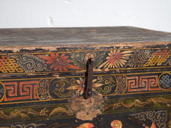 Baule cinese antico dipinto in legno di pino – Cina, circa 1900 – Armadi contenitori (photo 18 of 40)