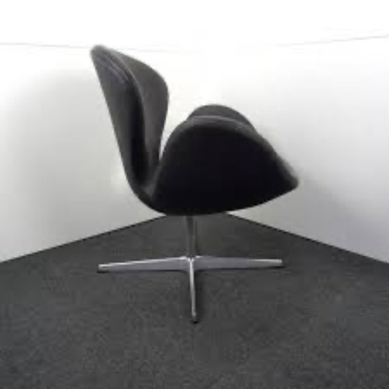 Image 1 of Swan Chair by Arne Jacobsen