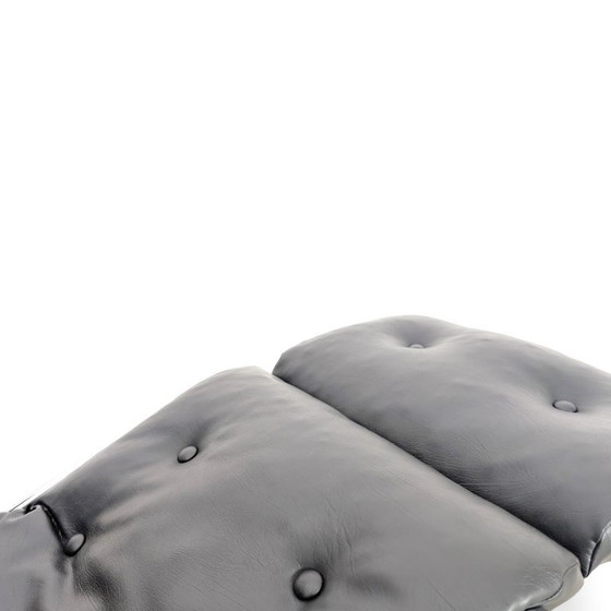 Image 1 of Sillón mecedora de diseño original Lama, de cuero negro, estilo Bauhaus.