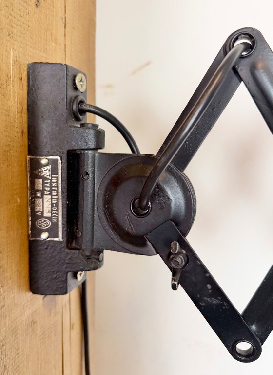 Image 1 of Lámpara de pared industrial de tijera esmaltada en negro, años 50