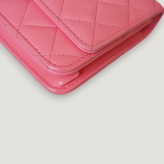 Image 1 of CHANEL GELDBÖRSE AN DER KETTE – TREND