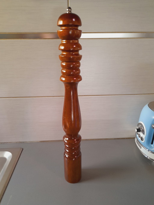 Grande pepiera vintage in legno tornito