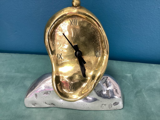 David Marshall Dalí, Orologio che si scioglie, Design brutalista
