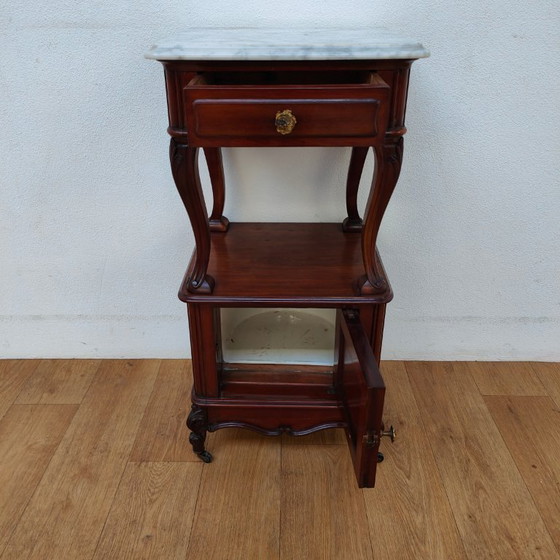 Image 1 of Table de chevet ancienne vintage avec plateau en marbre